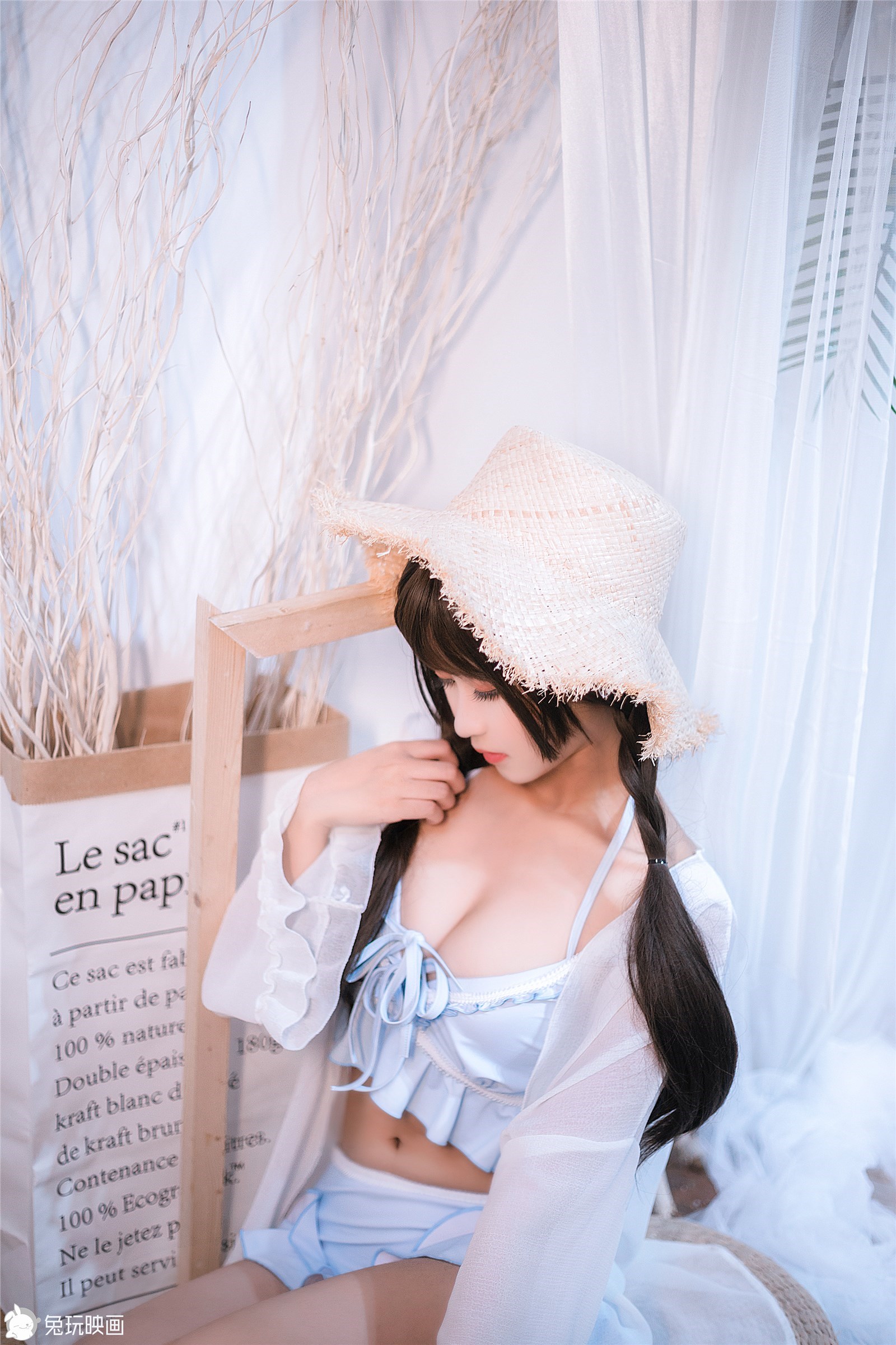 Summer in Room VOL.057, Rabbit Playing with Pictures(31)